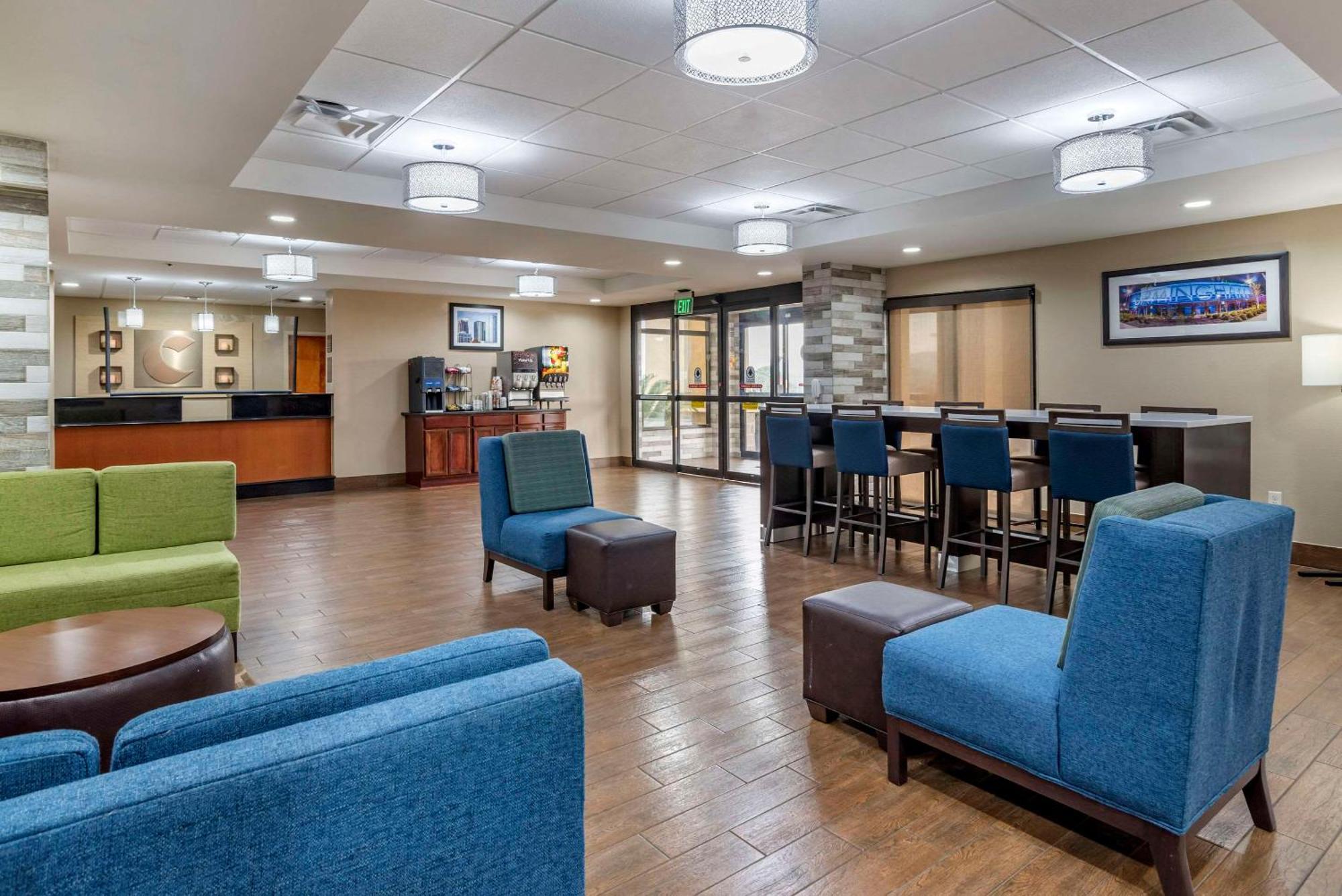 Comfort Inn Birmingham Homewood Екстериор снимка